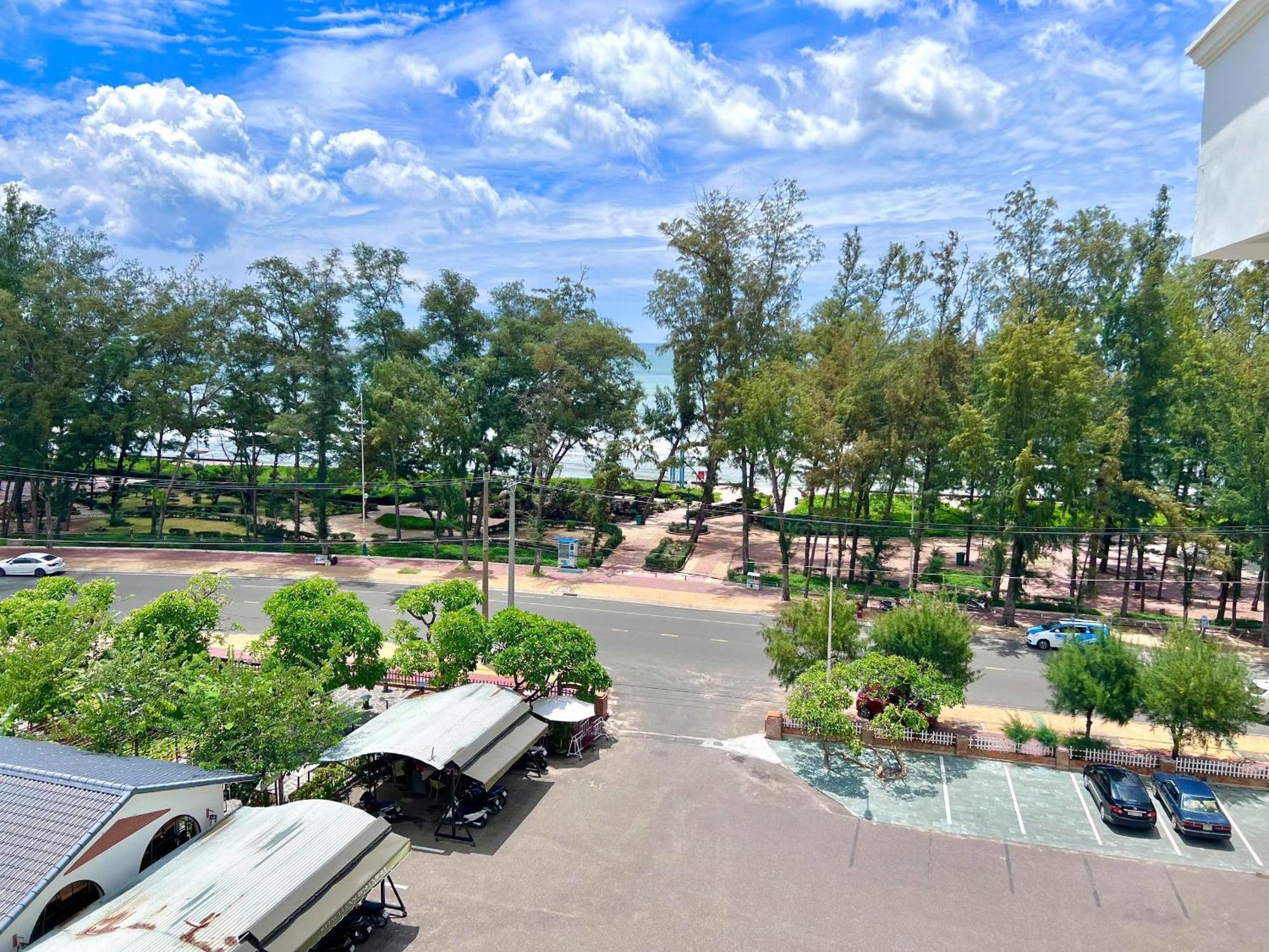 Hotel Khach San Binh Minh à Phan Thiết Extérieur photo
