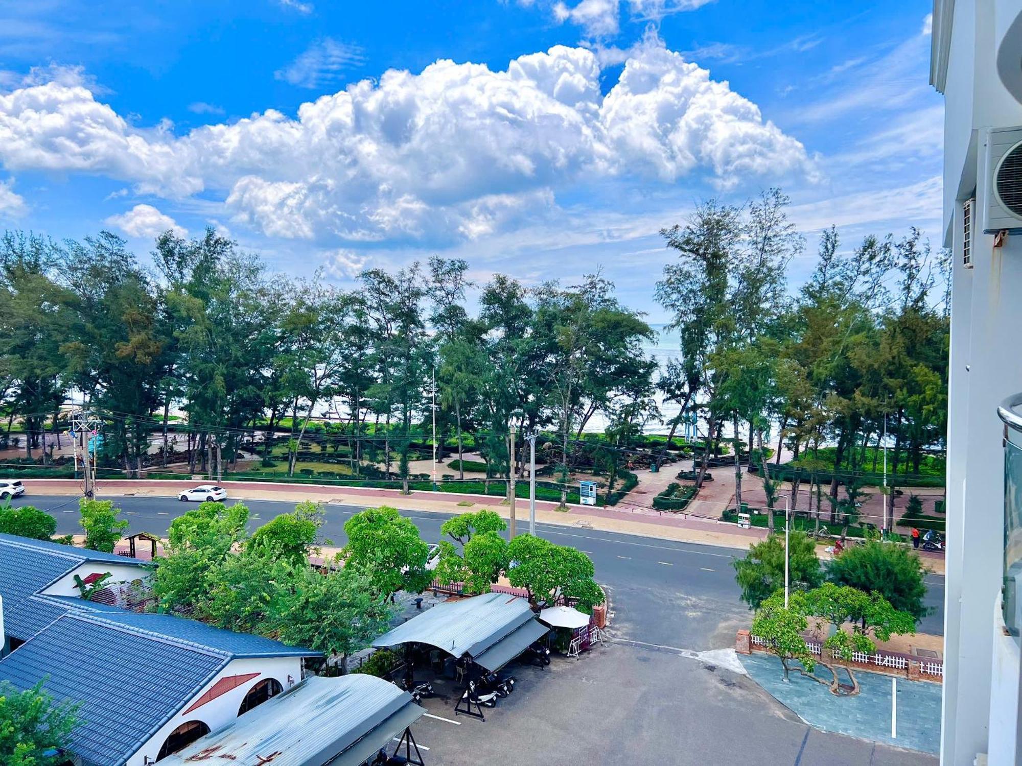 Hotel Khach San Binh Minh à Phan Thiết Extérieur photo