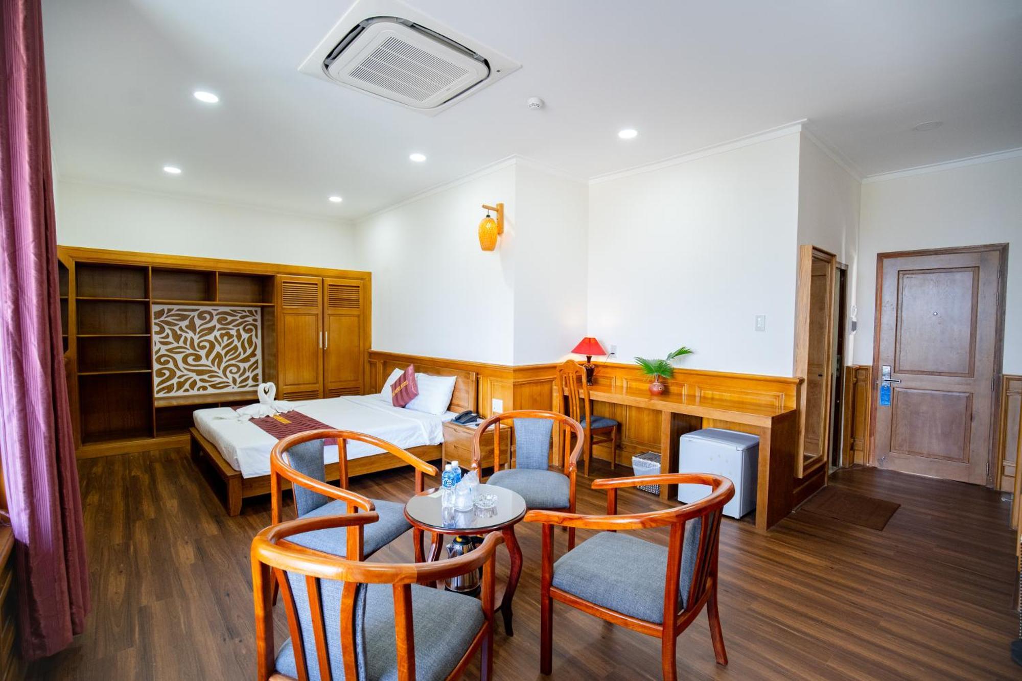 Hotel Khach San Binh Minh à Phan Thiết Extérieur photo